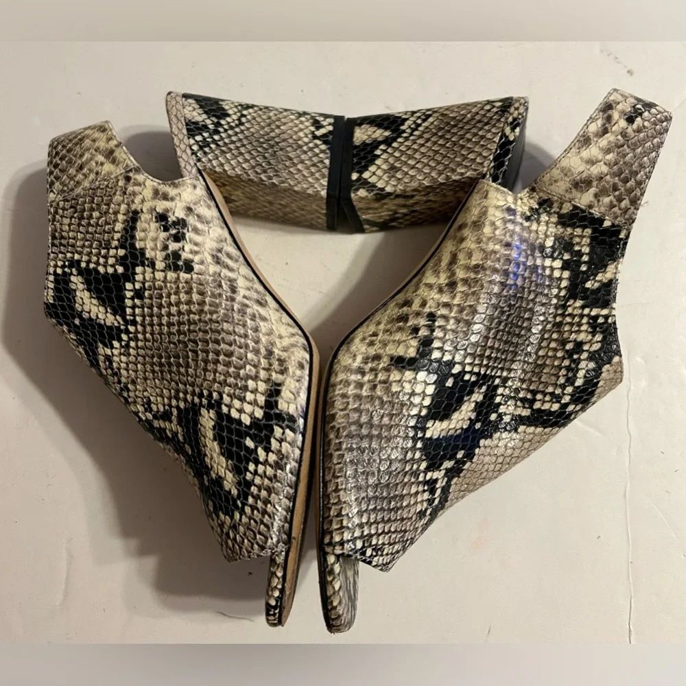 Via Spiga Python Roccia Sling
Back Elma Heels Size 7.5 (US) 37.5 (EU) - Picture 4 of 7